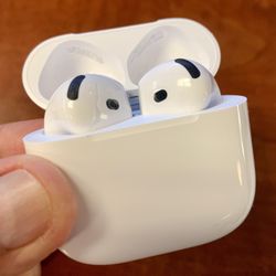 AirPods 4 with ANC ….!!! 