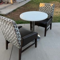 Table & Chairs 