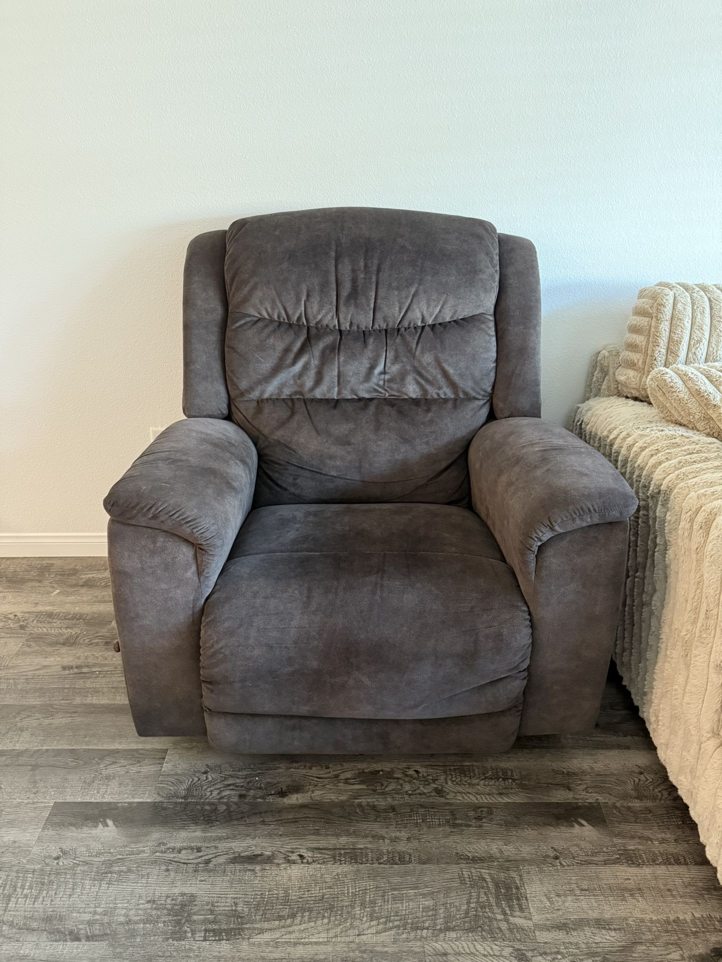 La-Z-Boy Redwood Wall Recliner (SANTA MARIA CA)