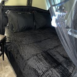 Queen Size Black Velvet Tufted Nailhead Bed Frame 