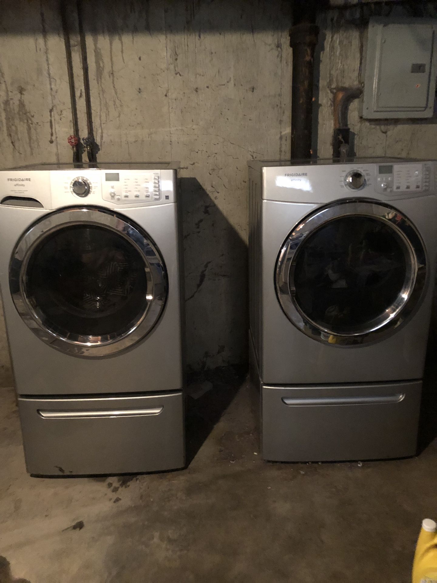 Frigidaire Affinity Front Load Washer/Dryer
