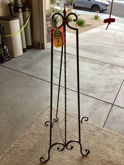 ✨ Large Display Easel for Sale – $30 ✨