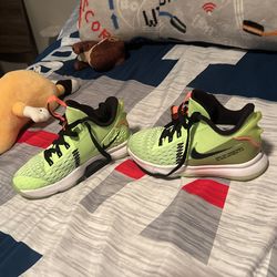 Lebron James Witness Green Youth Size 2