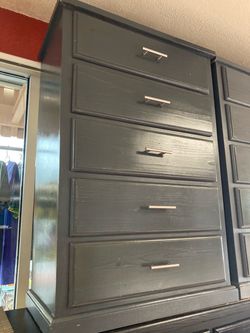 Pinewood 5 drawer dresser