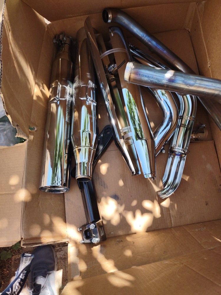Brand New Harley Softtail Pipes. Everything Is Complete