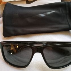 Nike Cruser Sunglasses Brand New Includes The Case And The Warranty