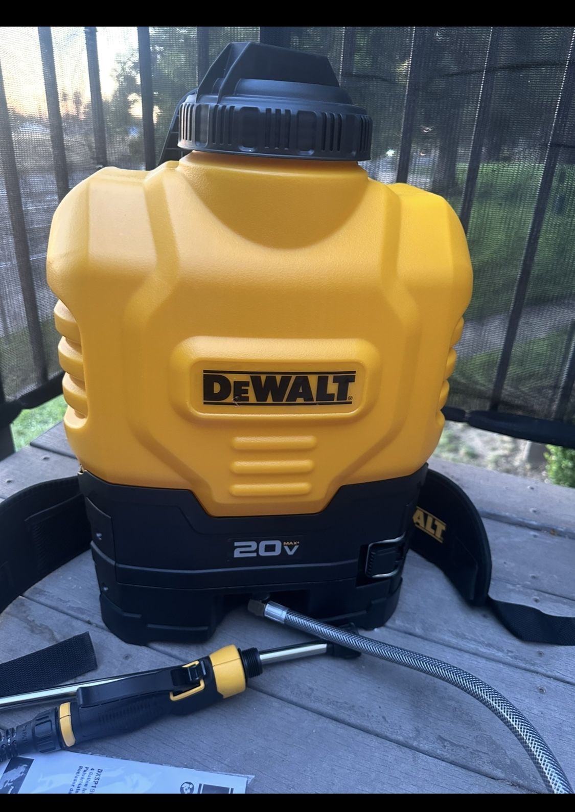 Dewalt 2OV Backpack Sprayer Kit 4 Gallon