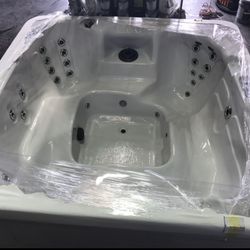 New! Still in wrapper! 7-8 Person Hot Tub/ Spa