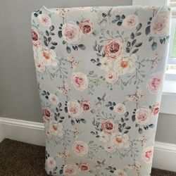 Mini Crib Mattress & 2 mini sheets