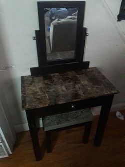 Vanity desk