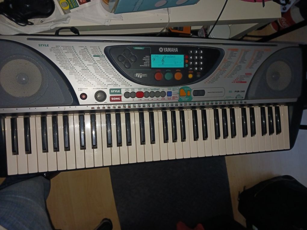 YAMAHA  PSR-240 keyboard  And Effects Style,song