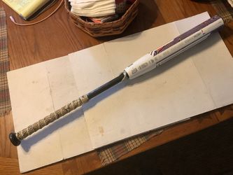 Girls softball bat Demarini Prisim PZP-21, Composite 2 piece construction, 32” 22 ounce drop 10, 2 1/4” diameter, excellent condition, some cosmetic m