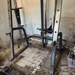 Bench press with pulley system