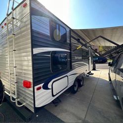 Travel trailer In Great Condition 