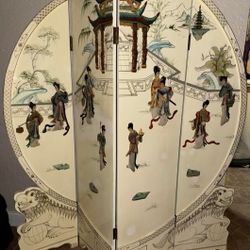 Like New Gorgeous Real Wood Oriental / Chinese Room  Divider. It Is Like 3D 