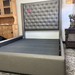 Coralayne  Upholstered Bed