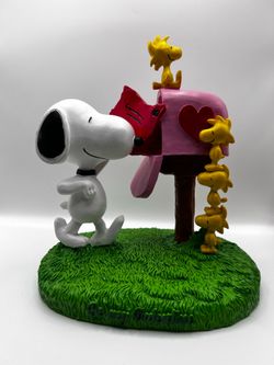 Peanuts Snoopy & Woodstock Valentine’s Day Figurine – "Be My Valentine" Mailbox
