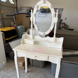 Children's makeup vanity  with mirror and lights