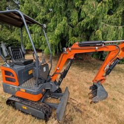 Big 1.25-ton AGT Mini Excavator w/ Briggs&Stratton Professional gas engine
