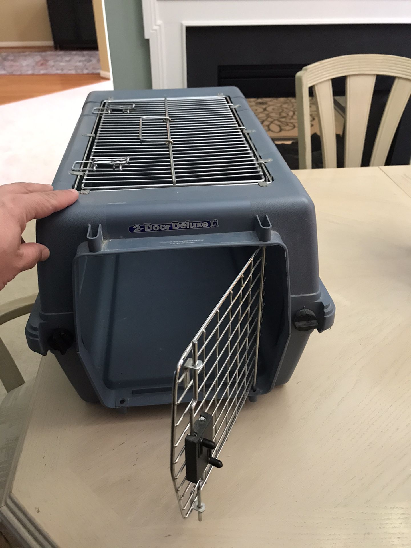 Petmate Pet Carrier, Cat Carrier, Dog Carrier, Pet Taxi, 2 Door Deluxe. Condition is Used.