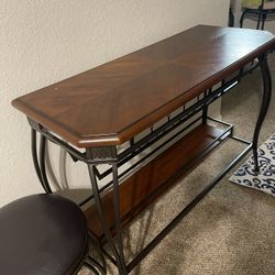 Table/Bar With 2 Stools 