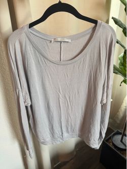 Double Zero Light Gray Long Sleeve Scoop Neck Top size Large
