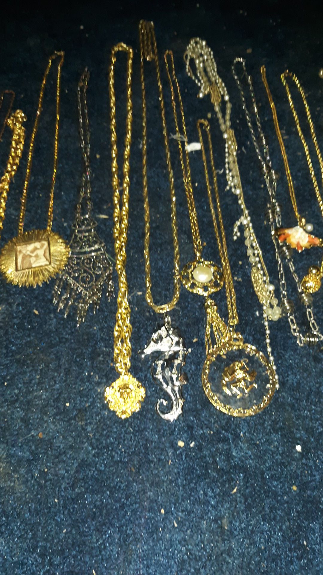 Vintage costume jewerly some expensive necklace not 14k. Take all 80$