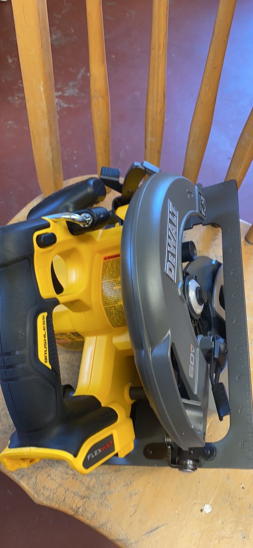 FLEXVOLT 60-Volt MAX Cordless Brushless 7-1/4 in. Circular Saw with Brake (Tool-Only)