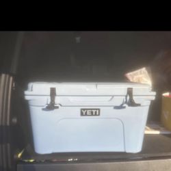 Yeti Ice Blue 45 Ice Chest 