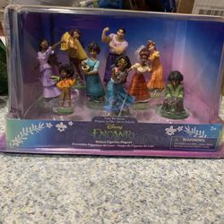 Encanto Deluxe Figurines Play Set 