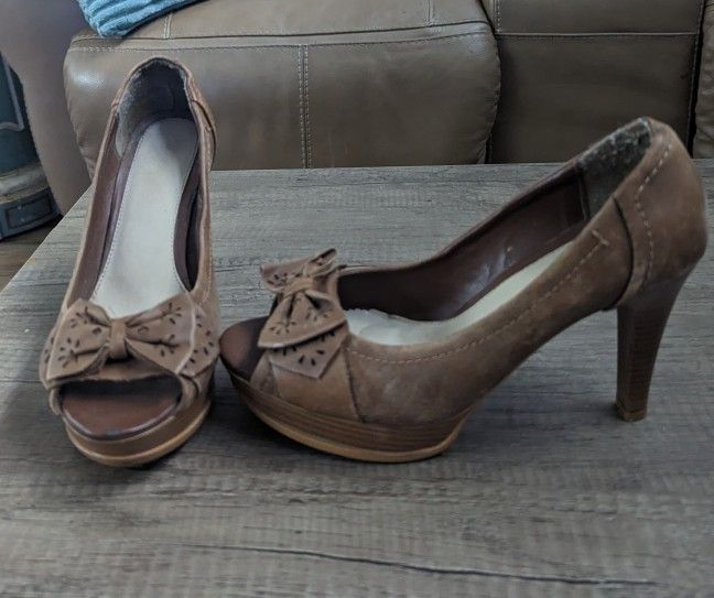 Leather Pumps Size 7.5