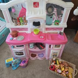 Step 2 Play Kitchen (Pink/White) + Play Food & Accessories