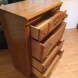 Like New Bassett Chest 4 Drawer