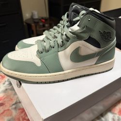 Jordan 1 Mid 