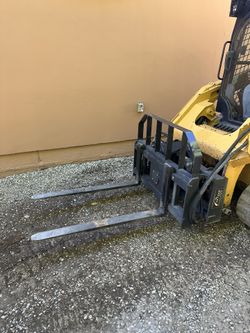 Skid Steer Rotating Pallet Fork Attachment