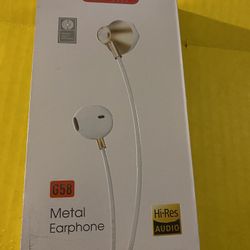  Earbuds  In-ear Bass Steered (New ) 