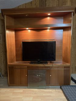 Solid Wood Entertainment Center INCLUDES Samsung Big Flat Screen TV