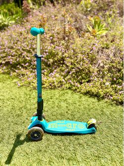Micro Kickboard MAXI Foldable LED Scooter