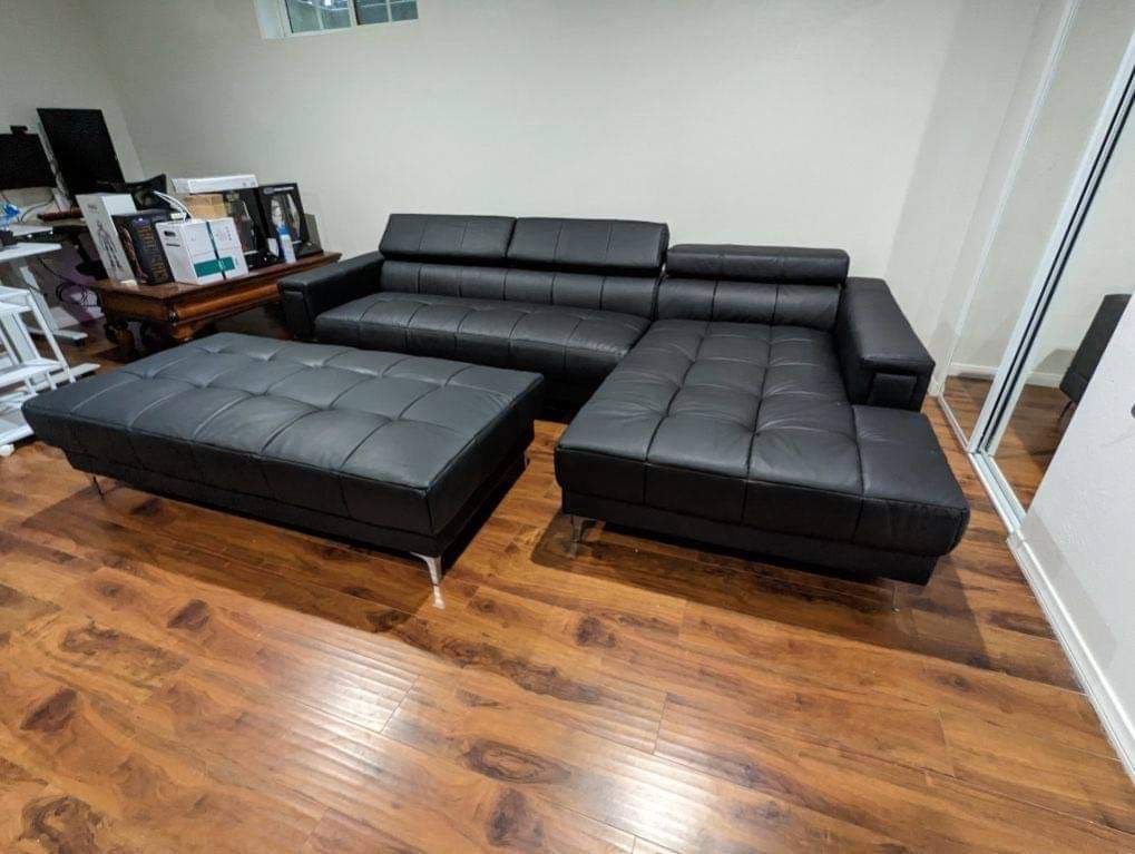 New Sectional Couch w/Cocktail Ottoman! Free Delivery 🚚! Financing Available!