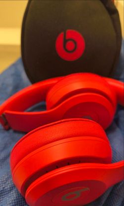 Beats solo 3s mint condition