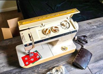 Singer Futura II sewing machine