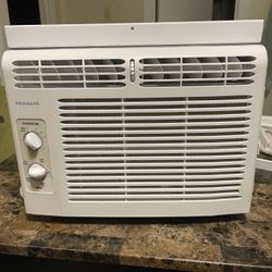  New Room Mounted Air Conditioner