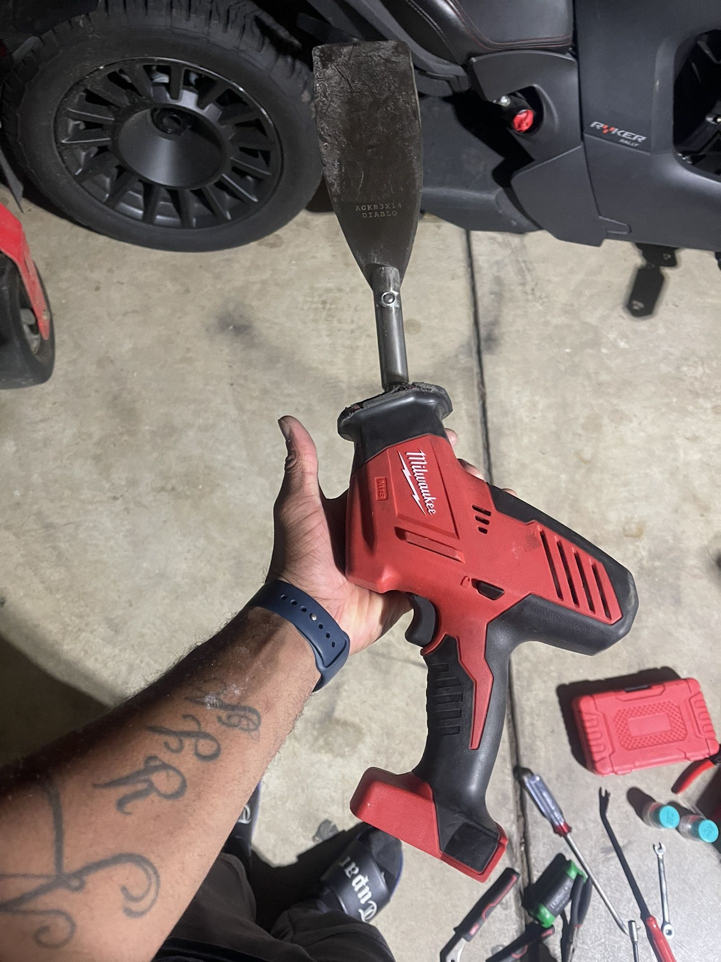 Authentic WINDSHIELD EXTRACTOR for Sale in Fishers, IN OfferUp