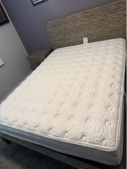 Serta iseries queen mattress - no rips or stains