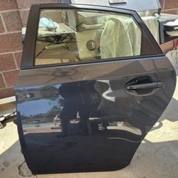 REAR LEFT DOOR 2015 TOYOTA PRIUS 1.8 REGULAR CHARCOAL (DARK GRAY.