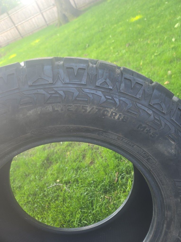Tire 275/70R18