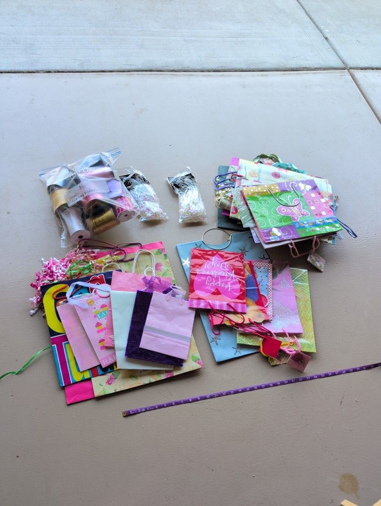 Gift Wrapping Supplies 