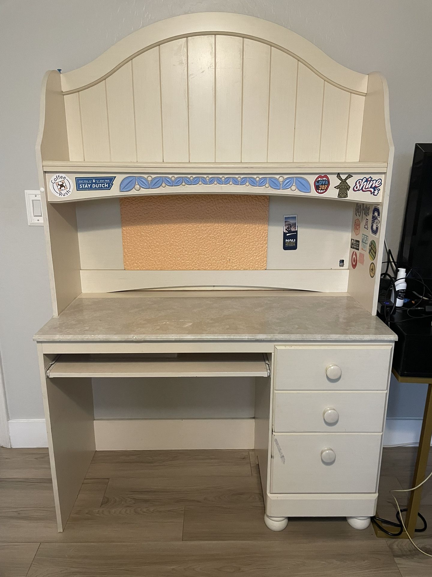 Kids Desk And Book Shelf