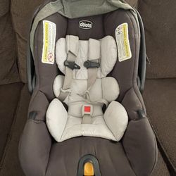 Chicco Infant Car Seat With Base