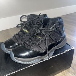 Size 9 Jordan 11  lightly sued